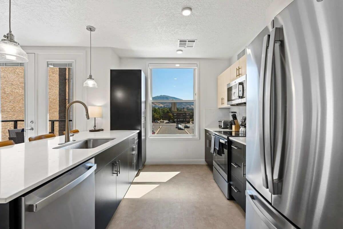2Br Luxury Urban Escape Balcony & Fitness Center Apartamento Salt Lake City Exterior foto