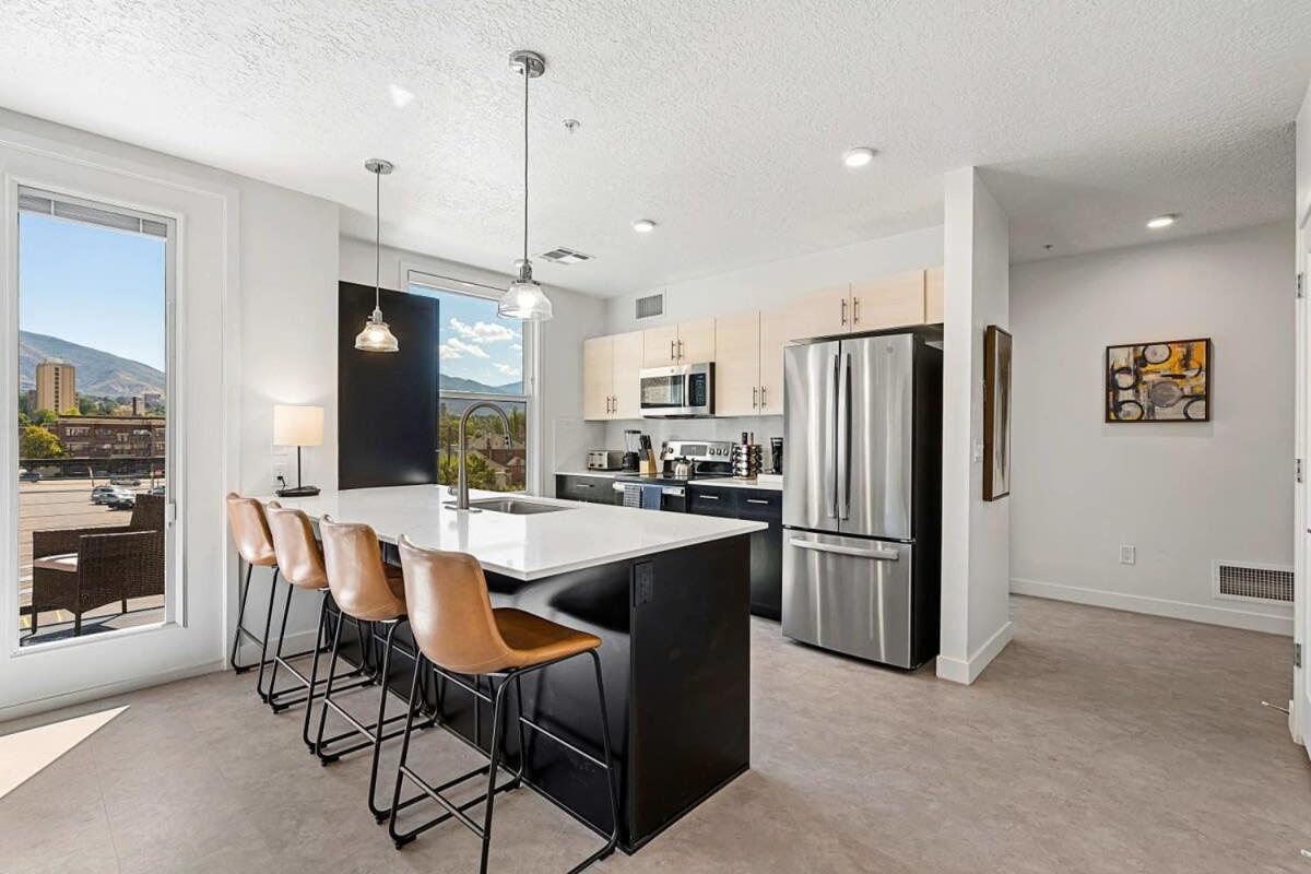 2Br Luxury Urban Escape Balcony & Fitness Center Apartamento Salt Lake City Exterior foto